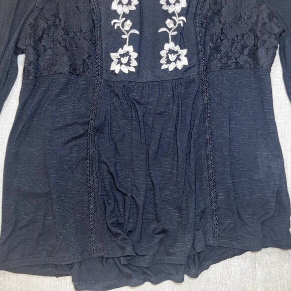 Knox Rose | Black Floral Embroidered Peasant Top | Large - Picture 5 of 9